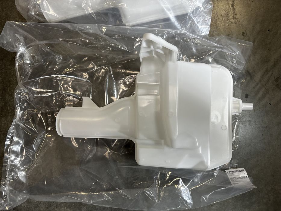 Бачок склоомивача води стеклоомивателя Sprinter W910 W907 спрінтер