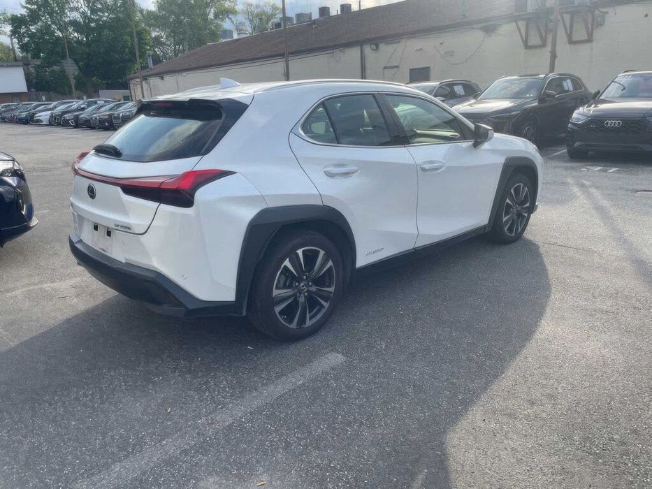 Lexus UX 250h      2020