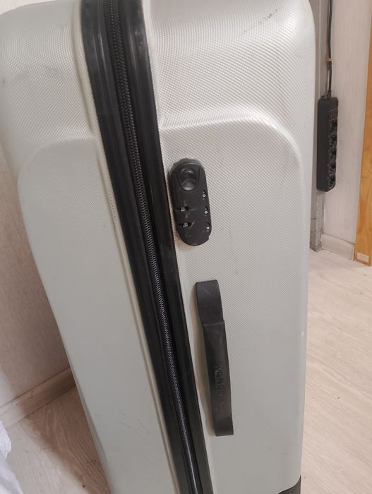 Большой чемодан CANGOL  с дефектом