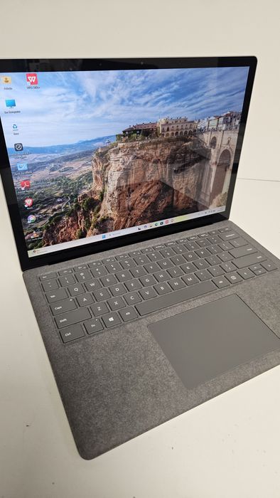 Microsoft Surface Laptop 3 13,5” i5 / 8 GB / 256 GB SSD / Dotyk / Stan