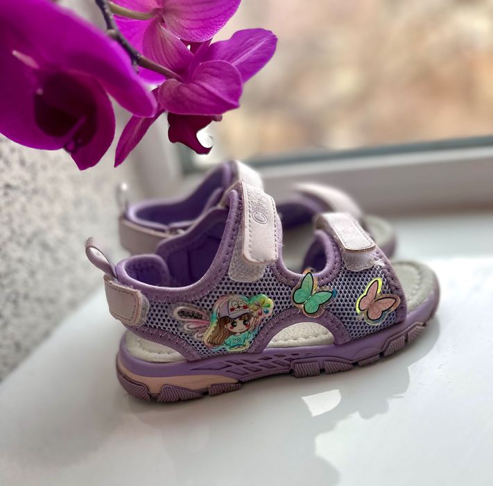 Продам босоніжки на дівчинку