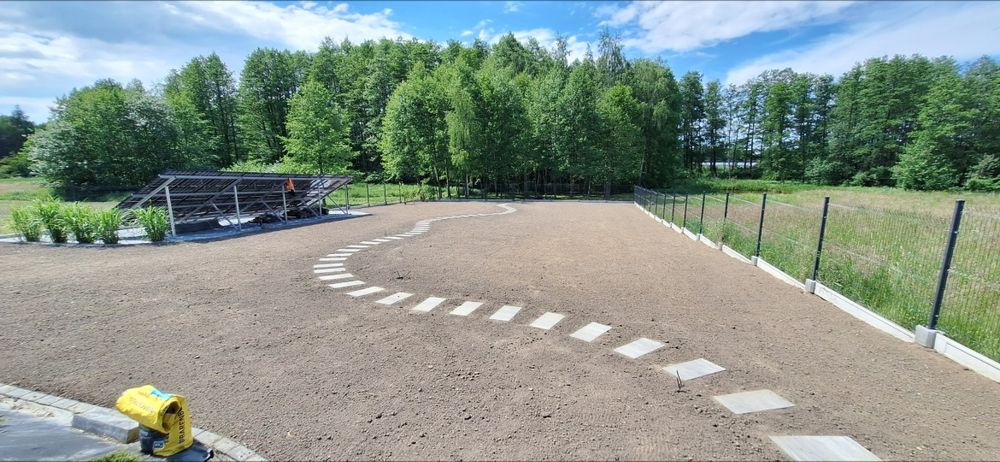 Rownanie terenu ,zakladanie trawnika ,siatki na krety