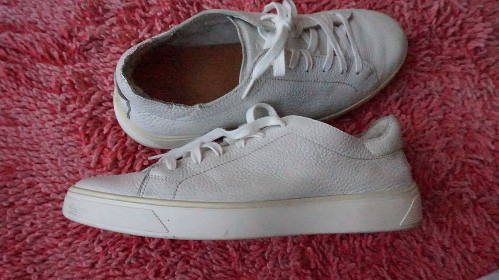 Кросівки з натуральної шкіри від виробника ecco. Розмір 43,5-44 Устілка 28,5см