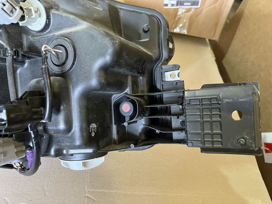 Фара ліва Subaru Forester 2023 2024 Wilderness Субару 84001SJ390