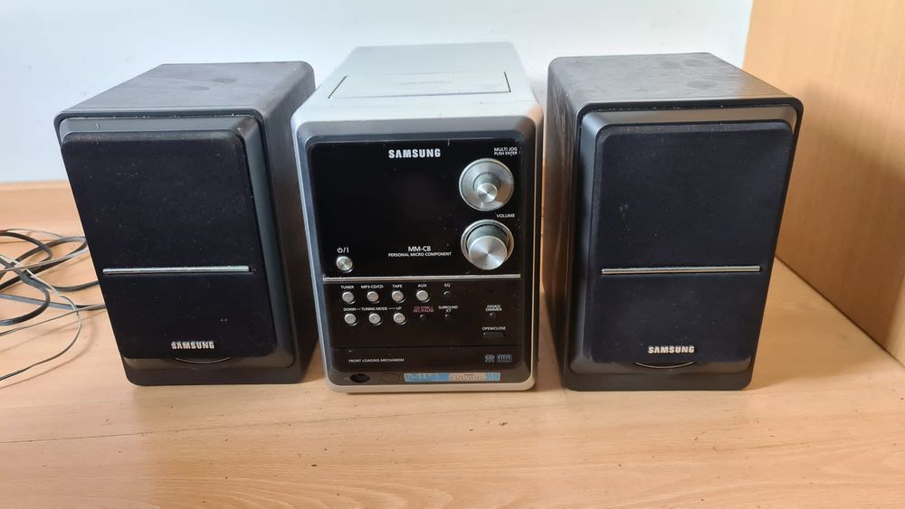 Aparelhagem de  som com CD, rádio e cassete