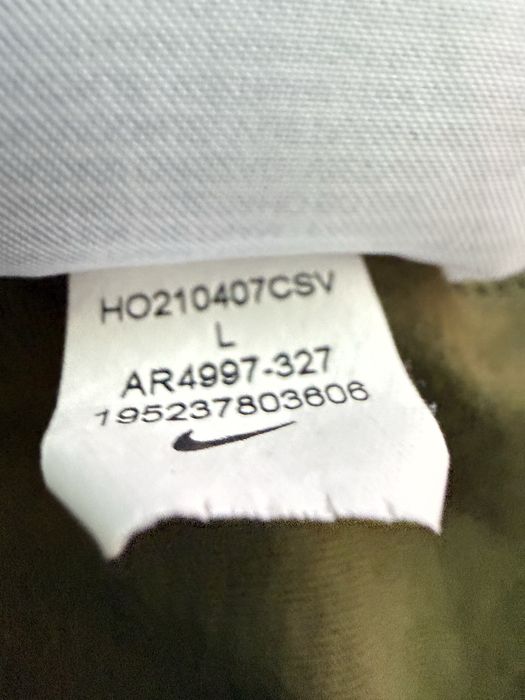 Футболка Nike Club в стильному оливковому кольорі
