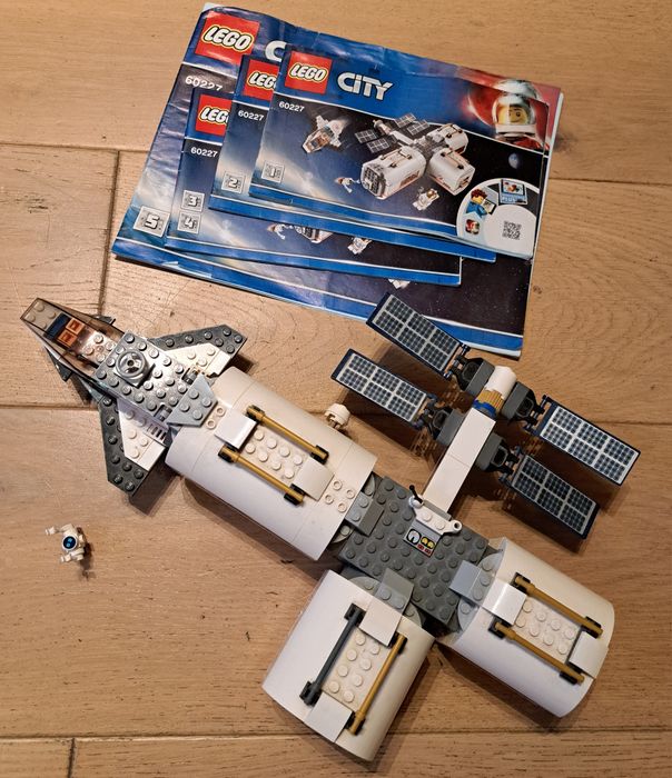 Lego 60227 stacja kosmiczna na księżycu