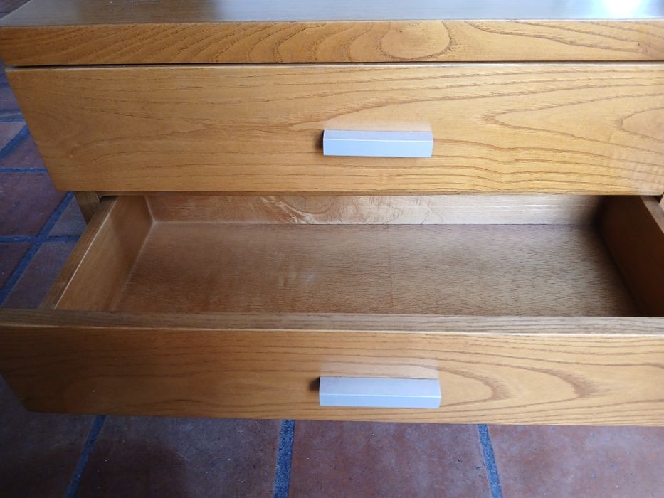 Mesa cabeceira, nova, em madeira castanho