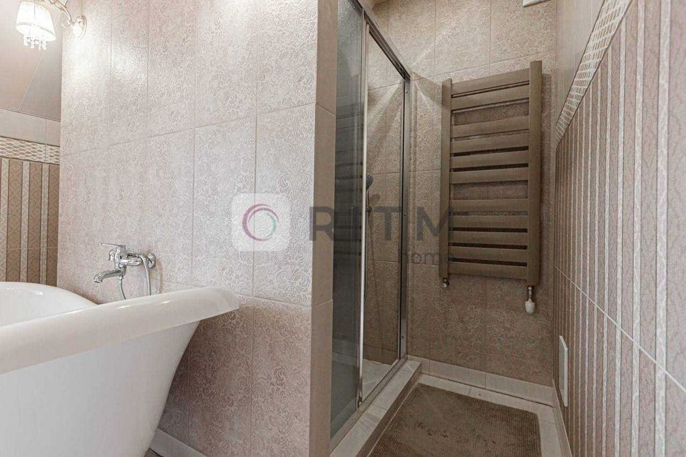 Продаж будинок з ремонтом 320м2 в с. Сокільники, вул. Довбуша.