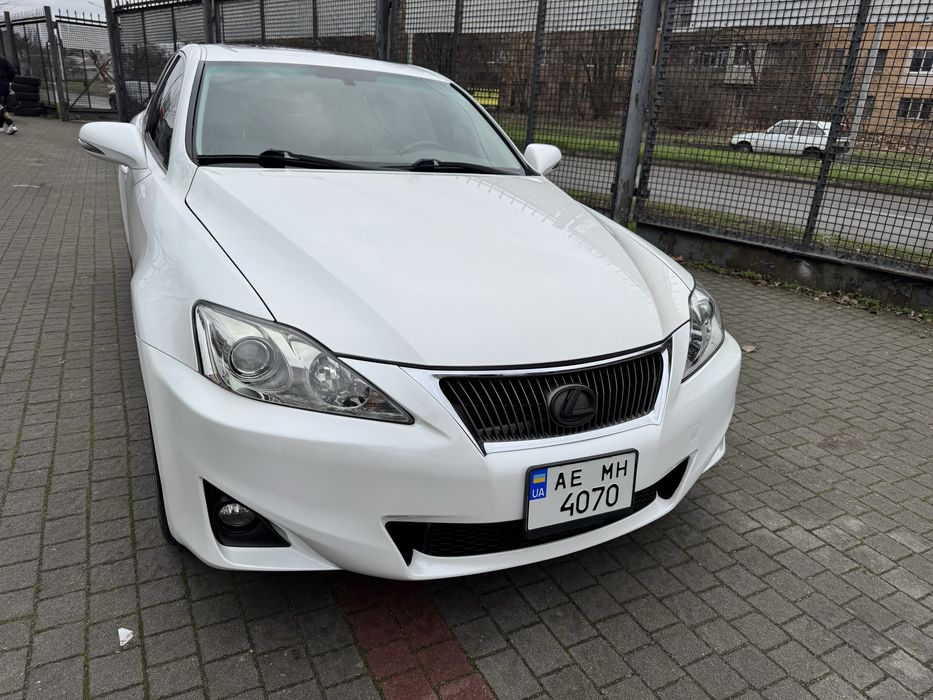 Lexus IS 2011рік пробіг 180 тис!