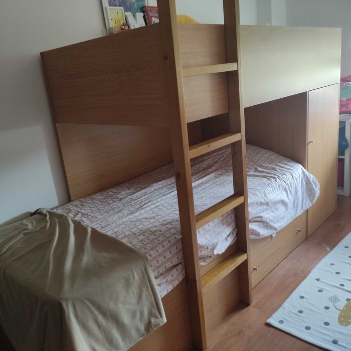 Beliche sem colchões com arrumação