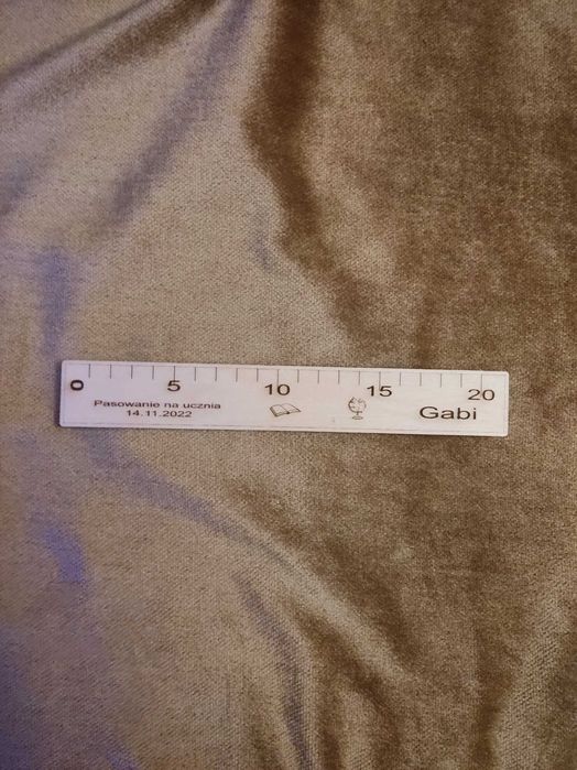 Linijka prezent szkoła pasowanie na ucznia