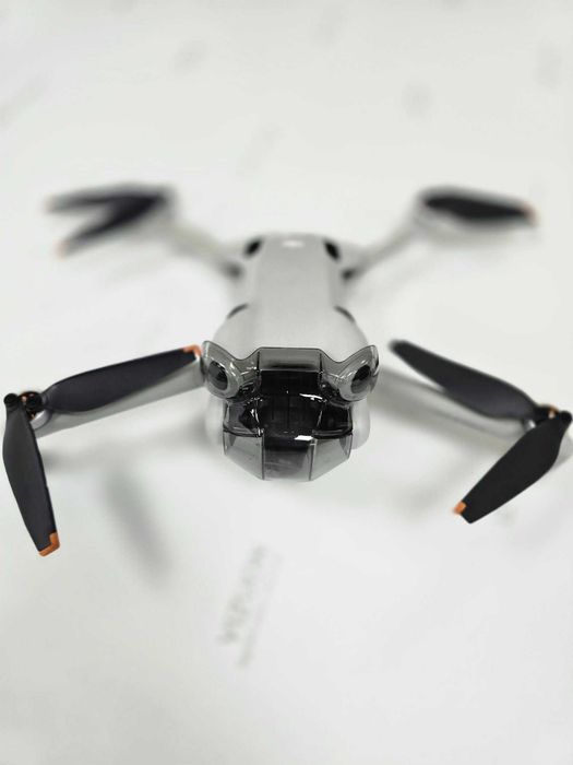DJI Mini 4 Pro Fly More Combo com pouco uso