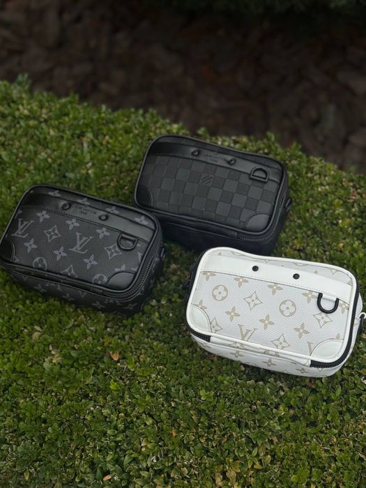 Сумка Louis Vuitton кожаная мужская черная Lv спортивная Луи Витон