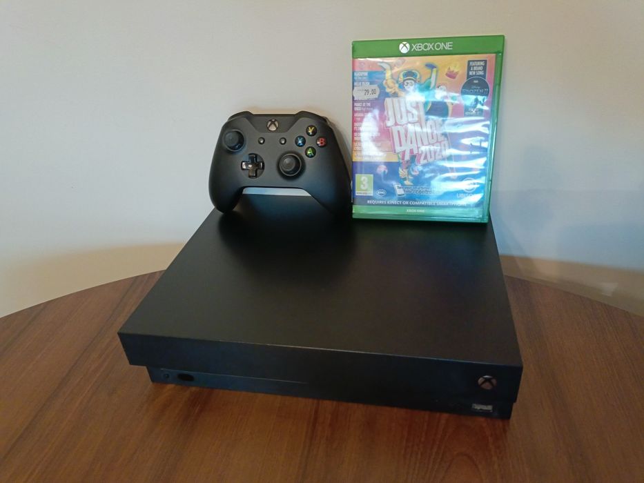 Konsola Xbox One X 1TB pad gra
