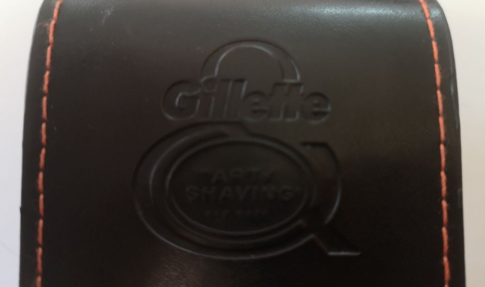 Дорожный кожанный чехол gillette