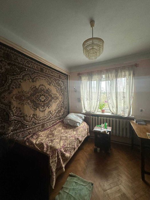 Власник.Продам будинок в центрі монастириська біля школи жилий стан