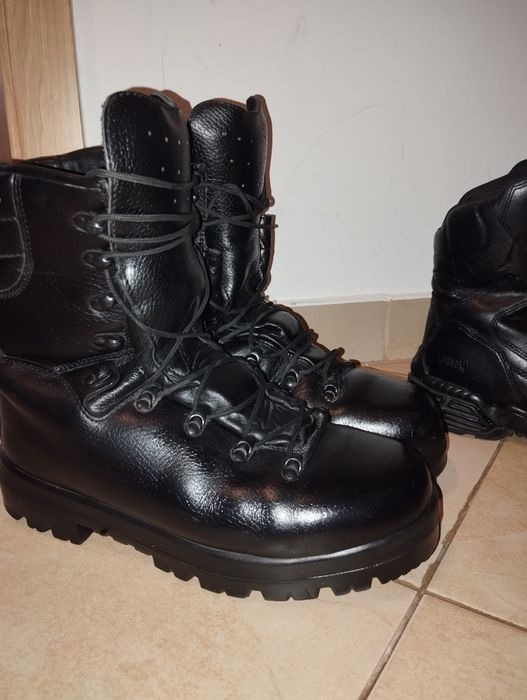 Buty 44  zimowe czarne , letnie brazowe , taktyczne magnum , super stan jak nowe ,tanio
