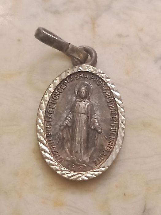 Medalhinhas ou Relicários antigos vários