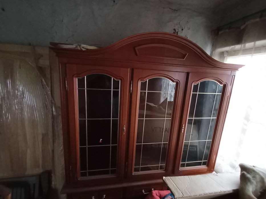 Продам сервант небольшой