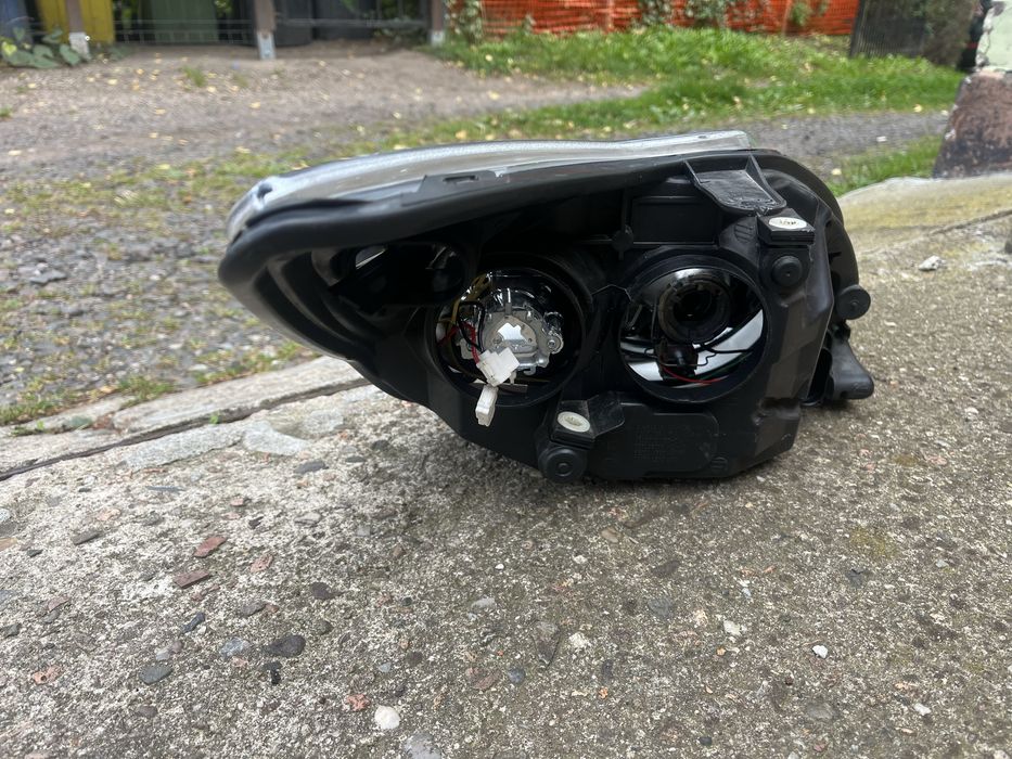 Lampa przednia ksenon Ford Focus ML2