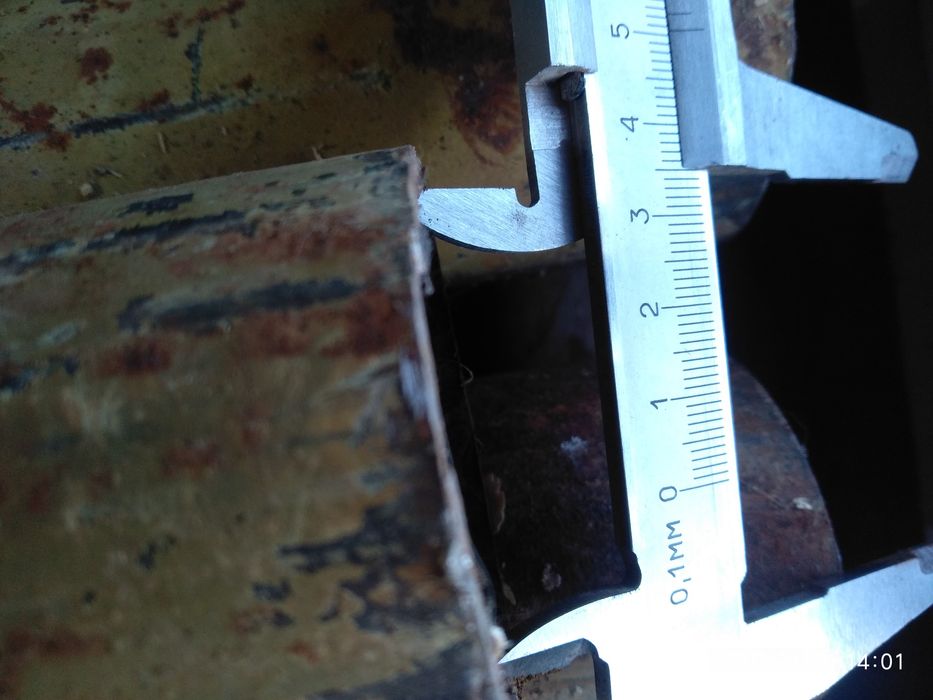 Трубы металлические сваренные круглые.