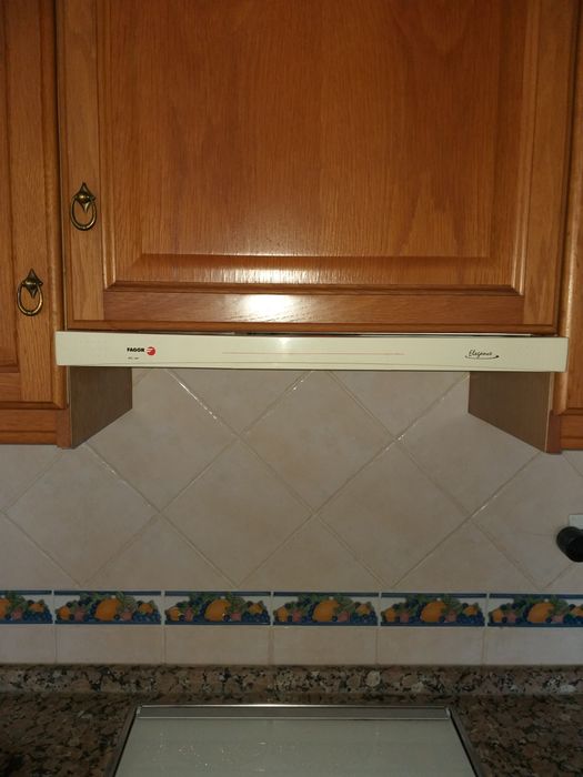Forno placa e exaustor marca fagor em ótimo estado em branco placa com