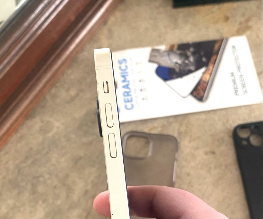 iPhone 13 Mini + extras. 83% Capacidade de Bateria