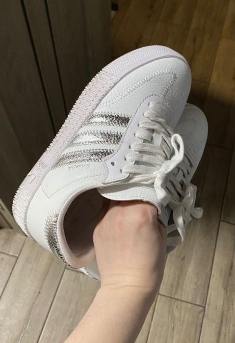 Жіночі кросівки Adidas в ідеальному стані