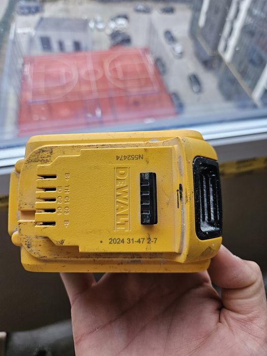 Акамулятор Dewalt 5A