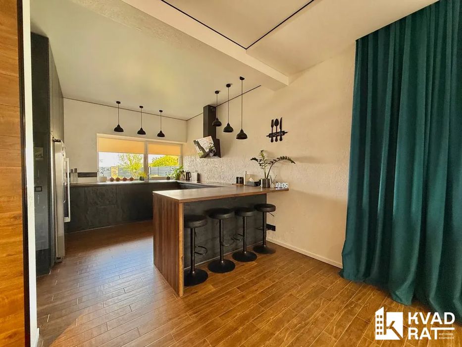 Одноповерховий будинок із якісним ремонтом та басейном