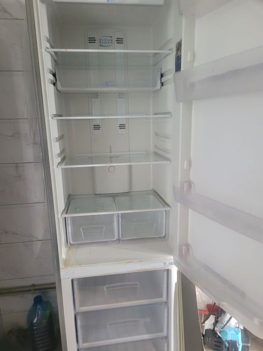 Продам холодильник Indesit