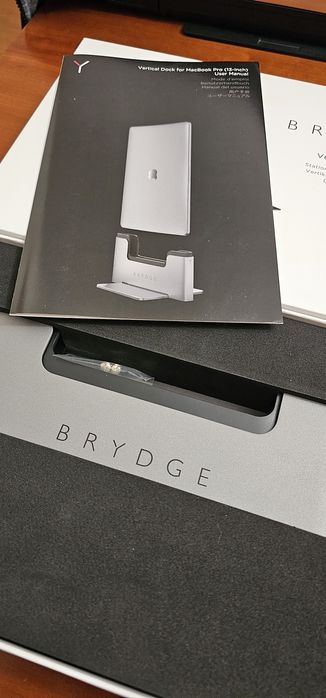 Brydge Vertical Dock para Macbook Pro 13"