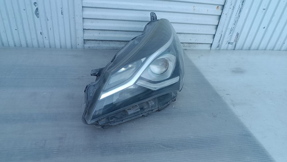 Vendo faról Esq de Toyota Yaris ano 2014/18