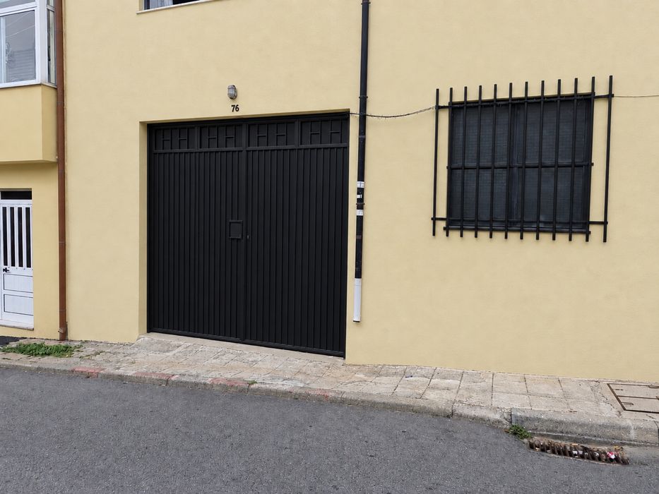 Aluga-se armazem 120m2  preço 700€