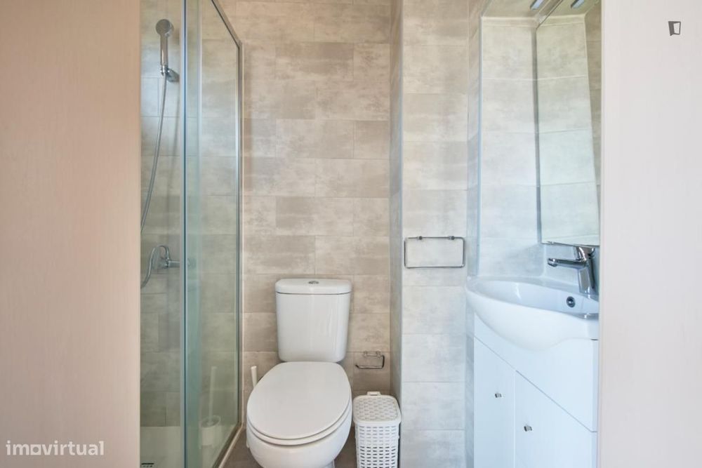 Quarto - localizado em Alameda Lisbon