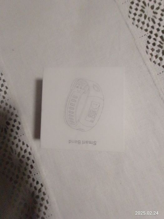 "Продам Smart Band — смарт-годинник з функціями фітнес-трекера"