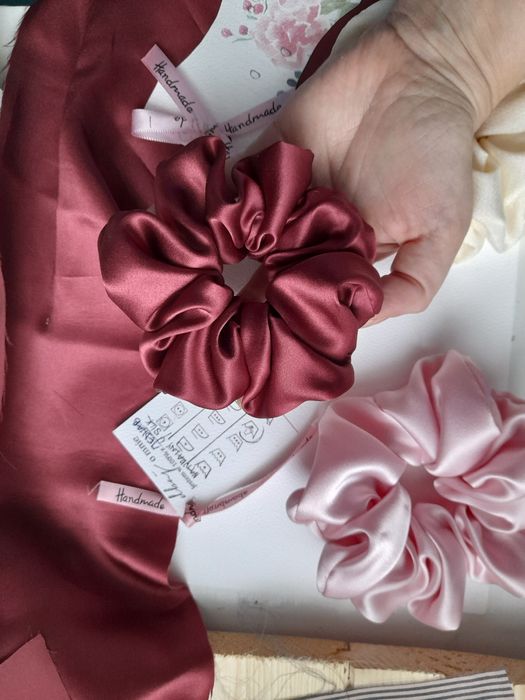 Bordowa burgundowa gumka scrunchie jedwab silk