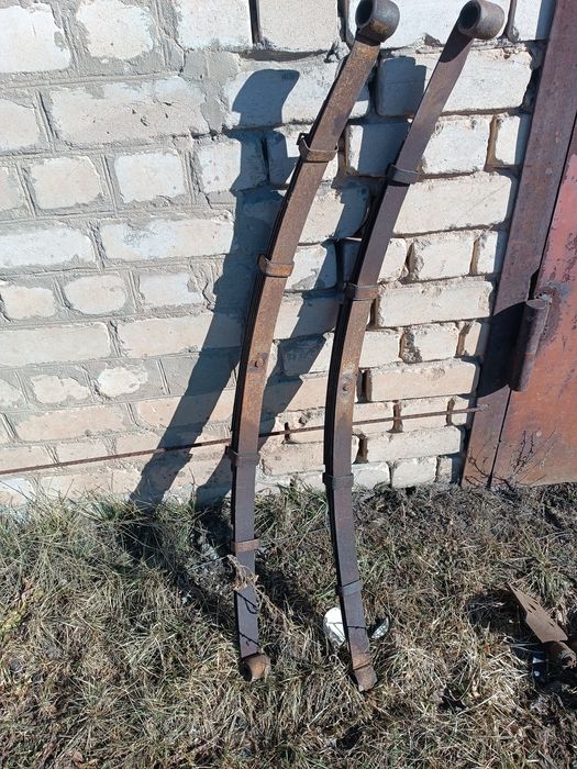 Продам ресори та кронштейн причепа