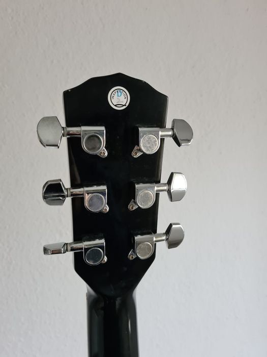 Guitarra Fender Fishman semi-acústica.