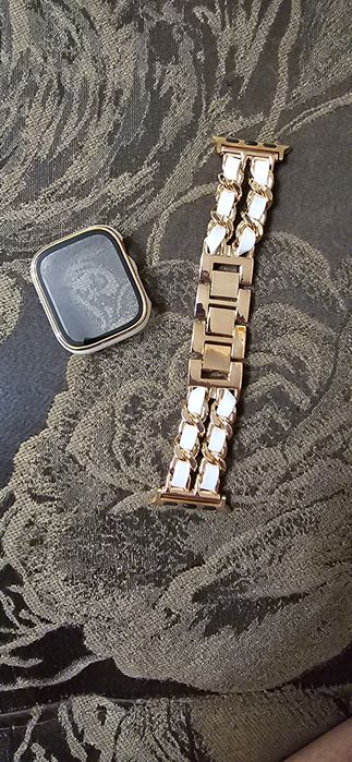 Ремінець і захисне скло на apple watch