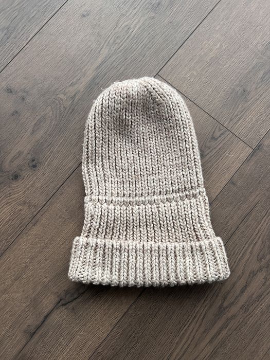 Тепла зимова шапка