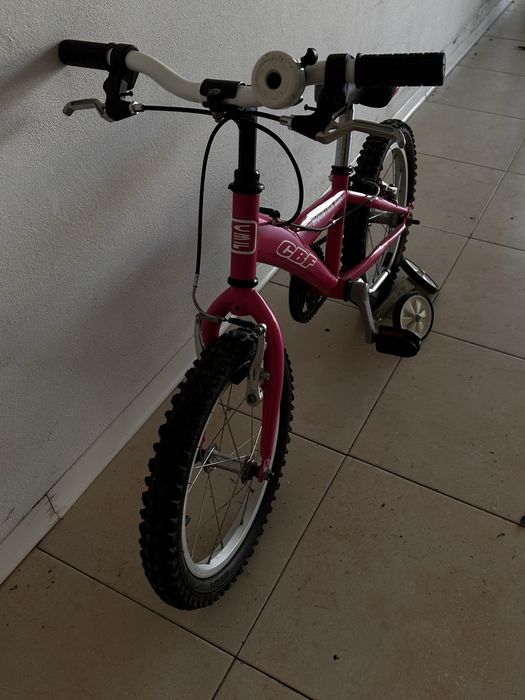 Bicicleta CBF com rodas