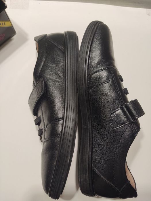 Продам кожаные подростковые туфли размер 39 новые