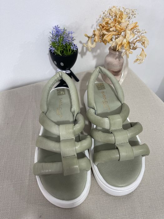 Hoka/Pull&Bear/Mango/5th Avenue