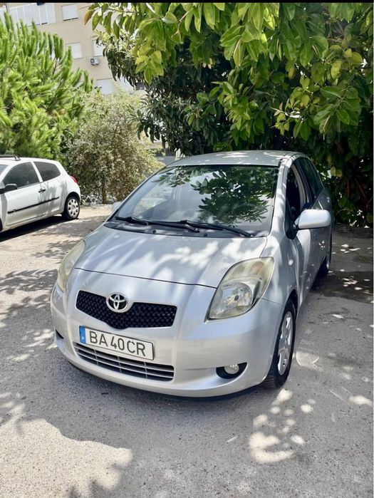 Toyota  yaris ano 2006