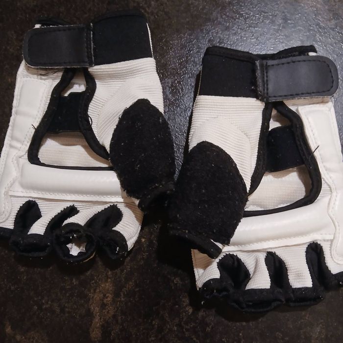 Продам перчатки розмір S , гарному стані