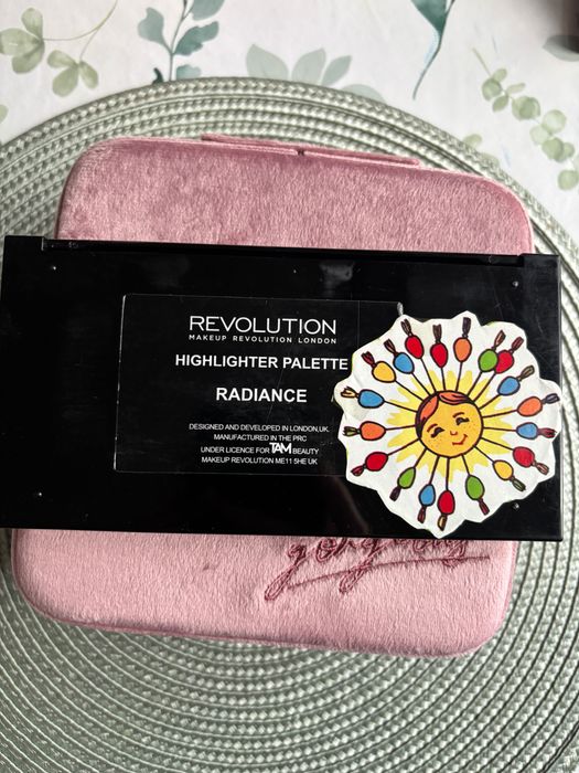 Revolution highlighter palette Radiance