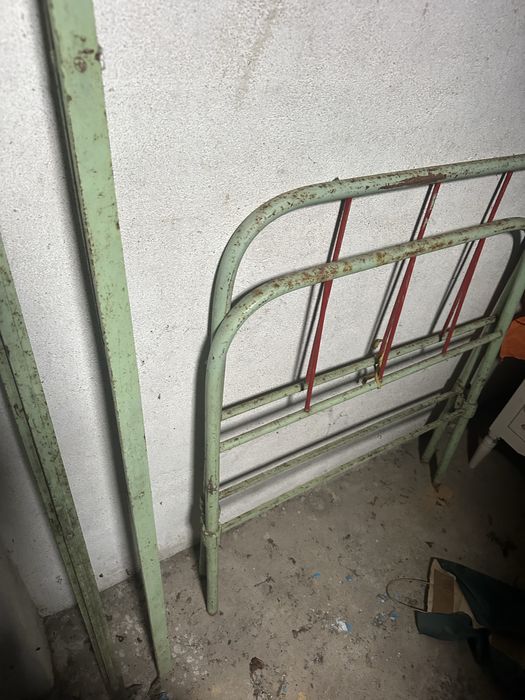 Cama de ferro estrutura individual