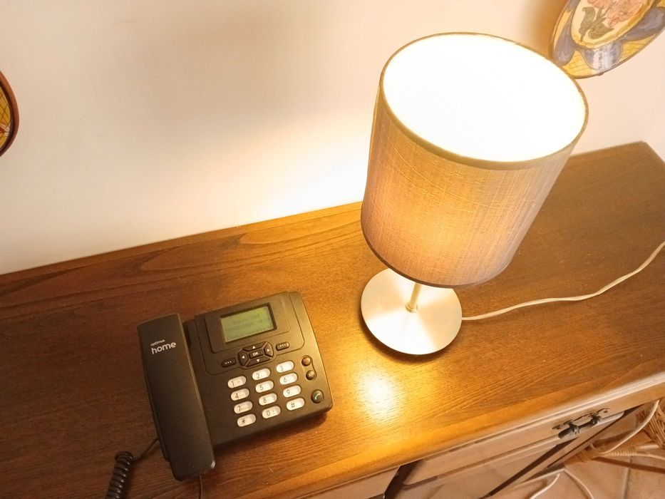 Telefone Movel de Mesa e Candeeiro base Metálica